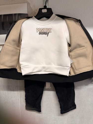 Stock vestiti per bimbi e - vestiti,